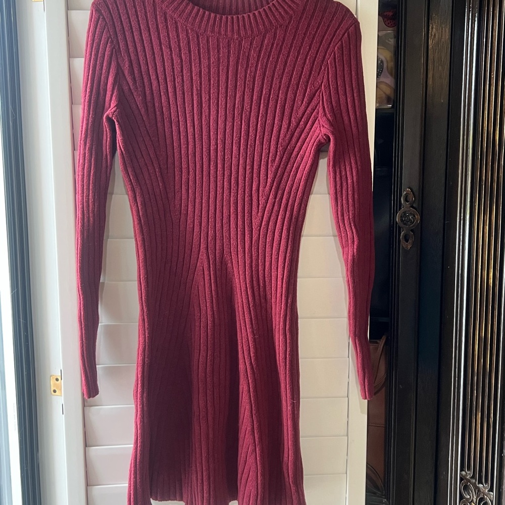 Hollister Sweater Dress  Elegant Ribbed Knit Dress in Burgundy